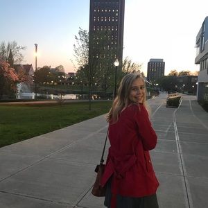 Meet your Posher, Abby